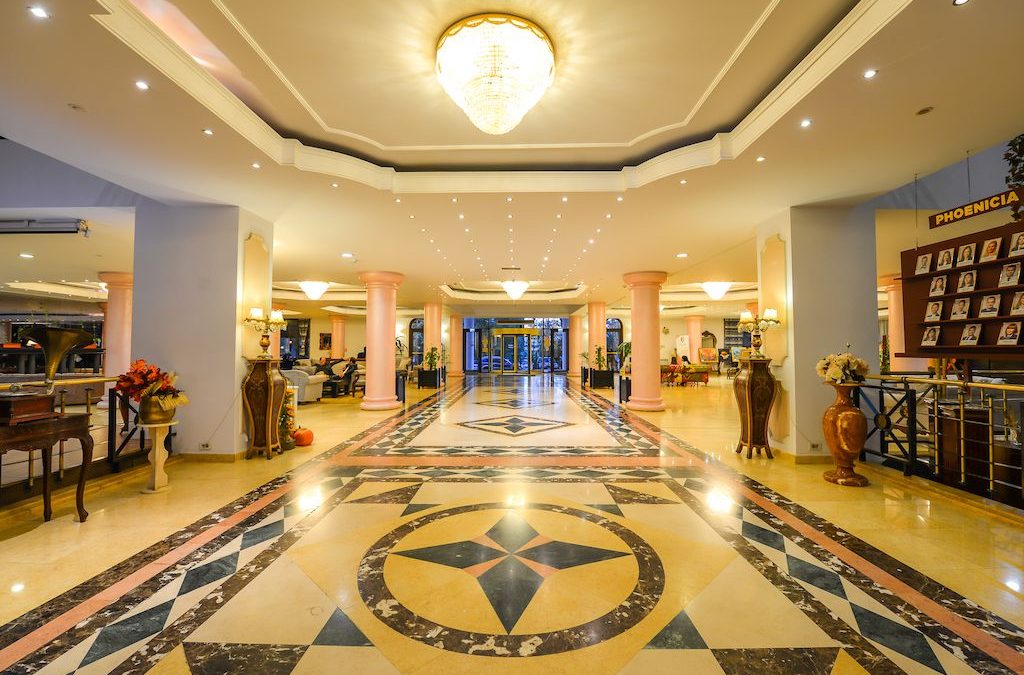 Cum s-a transformat Phoenicia Grand Hotel într-o galerie de artă pentru turiștii străini